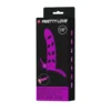 Funda vibradora para pene Pretty Love en silicona magenta, con bala vibradora extraíble y estimulador de clítoris – Athenea Studios Sex Shop – extensor de pene para placer en pareja, disponible en Bogotá y toda Colombia.
