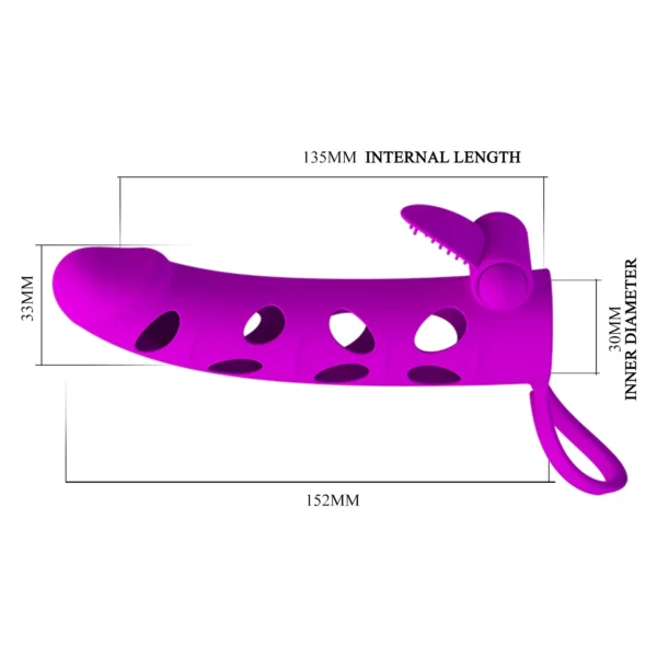 Funda vibradora para pene Pretty Love en silicona magenta, con bala vibradora extraíble y estimulador de clítoris – Athenea Studios Sex Shop – extensor de pene para placer en pareja, disponible en Bogotá y toda Colombia.
