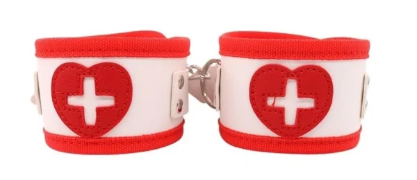 Kit de bondage temático de enfermera con 9 piezas, incluye esposas de cuerina suave y antifaz – Athenea Studios Sex Shop – set de BDSM para roleplay y principiantes, disponible en Bogotá, Medellín y toda Colombia