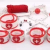 Kit de bondage temático de enfermera con 9 piezas, incluye esposas de cuerina suave y antifaz – Athenea Studios Sex Shop – set de BDSM para roleplay y principiantes, disponible en Bogotá, Medellín y toda Colombia