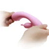 Vibrador Rabbit Hugo de Pretty Love en silicona híper suave color rosa, 12 funciones y 100% sumergible – Athenea Studios Sex Shop – juguete flexible para placer dual, disponible en Bogotá, Medellín y toda Colombia
