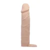 Funda extensora de pene XL de 18 cm con textura piel real y anillo testicular – Athenea Studios Sex Shop – juguete realista para aumento máximo de tamaño, disponible en Cali, Medellin, Bogotá y toda Colombia.