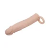 Funda extensora de pene XL de 18 cm con textura piel real y anillo testicular – Athenea Studios Sex Shop – juguete realista para aumento máximo de tamaño, disponible en Cali, Medellin, Bogotá y toda Colombia.