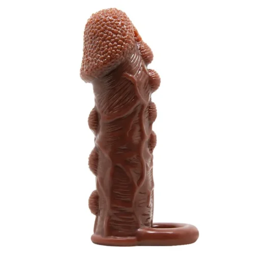 Funda para pene Brave Man color moreno con textura de balines grandes y anillo testicular – Athenea Studios Sex Shop – extensor de pene realista oscuro para mayor placer, disponible en Bogotá y toda Colombia